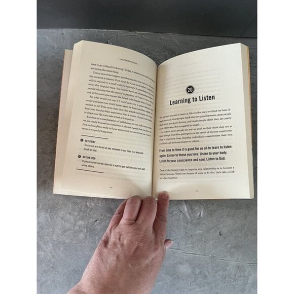 Resisting Happiness by Matthew Kelly (2016, Trade Paperback) Dynamic‎ Catholic - Picture 4 of 4